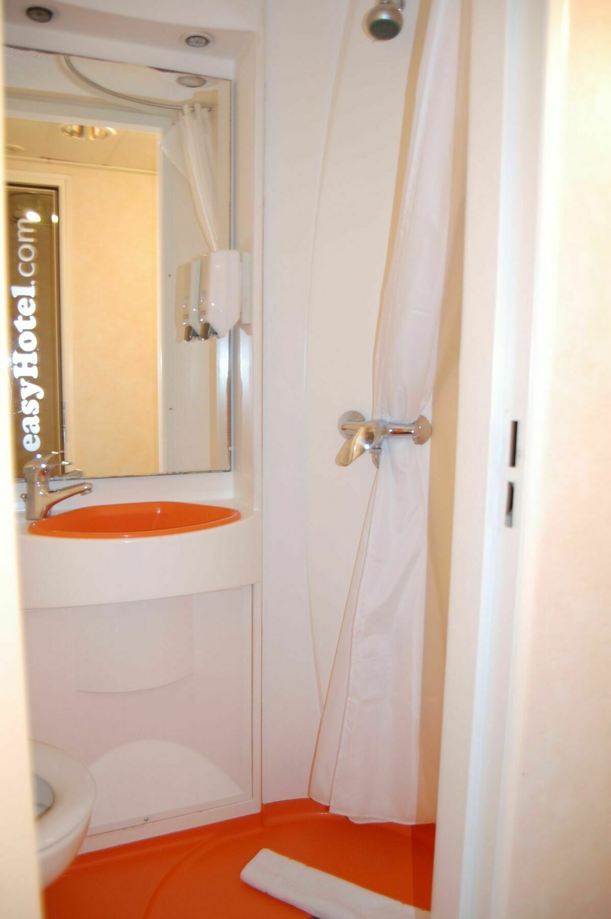 Easyhotel South Kensington Лондон Экстерьер фото