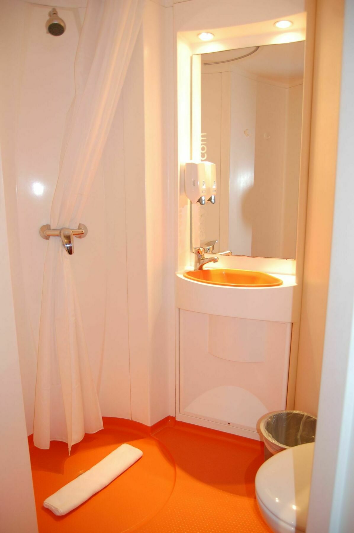 Easyhotel South Kensington Лондон Экстерьер фото